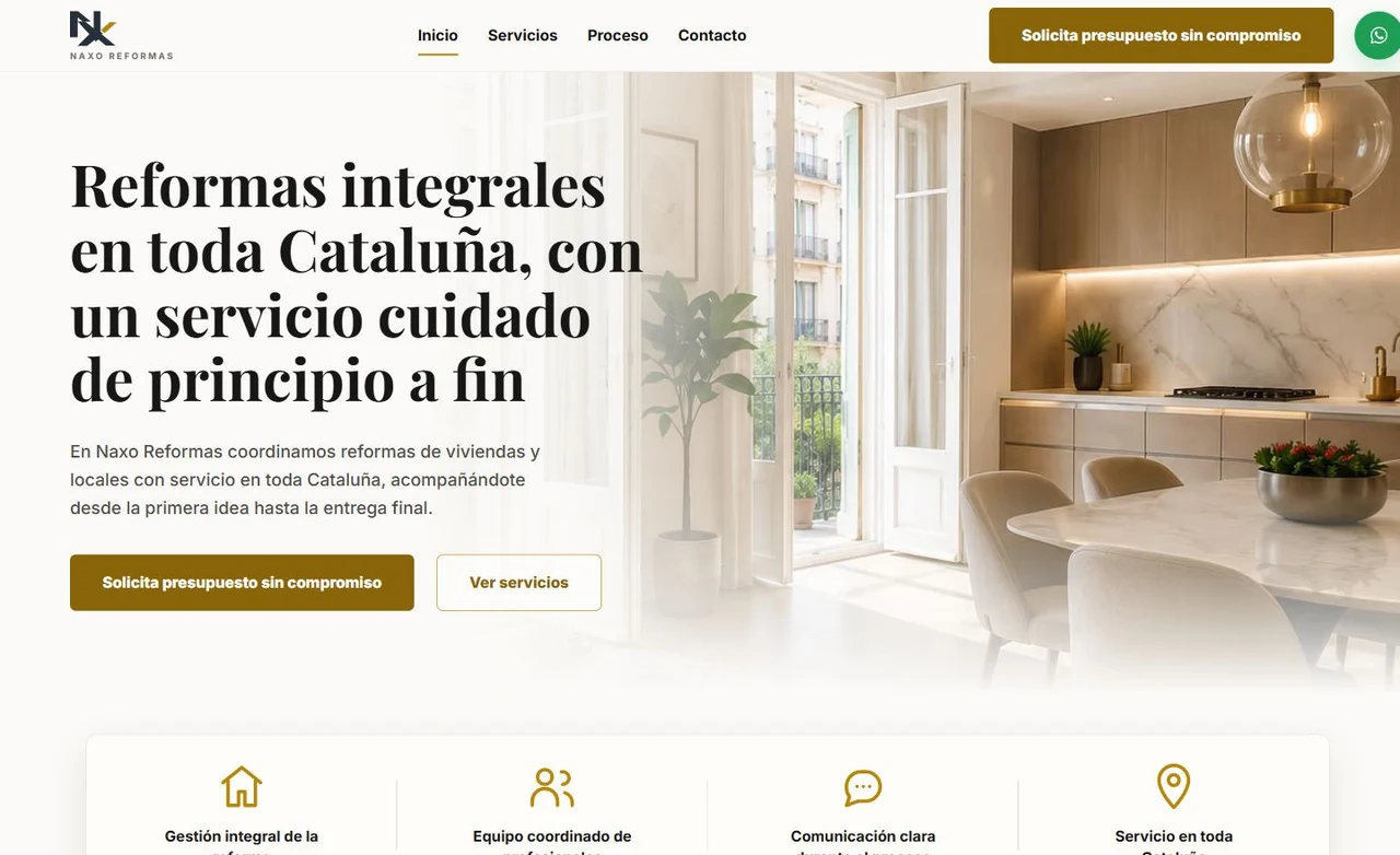 La web de Naxo Reformas en escritorio y en móvil: la portada, con el titular sobre una cocina reformada y el botón de presupuesto.